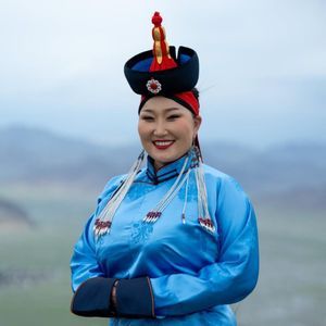 Ээжийгээ саналгүй яахав дээ 
