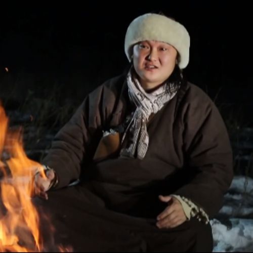 Ээжийн оёсон дээл
